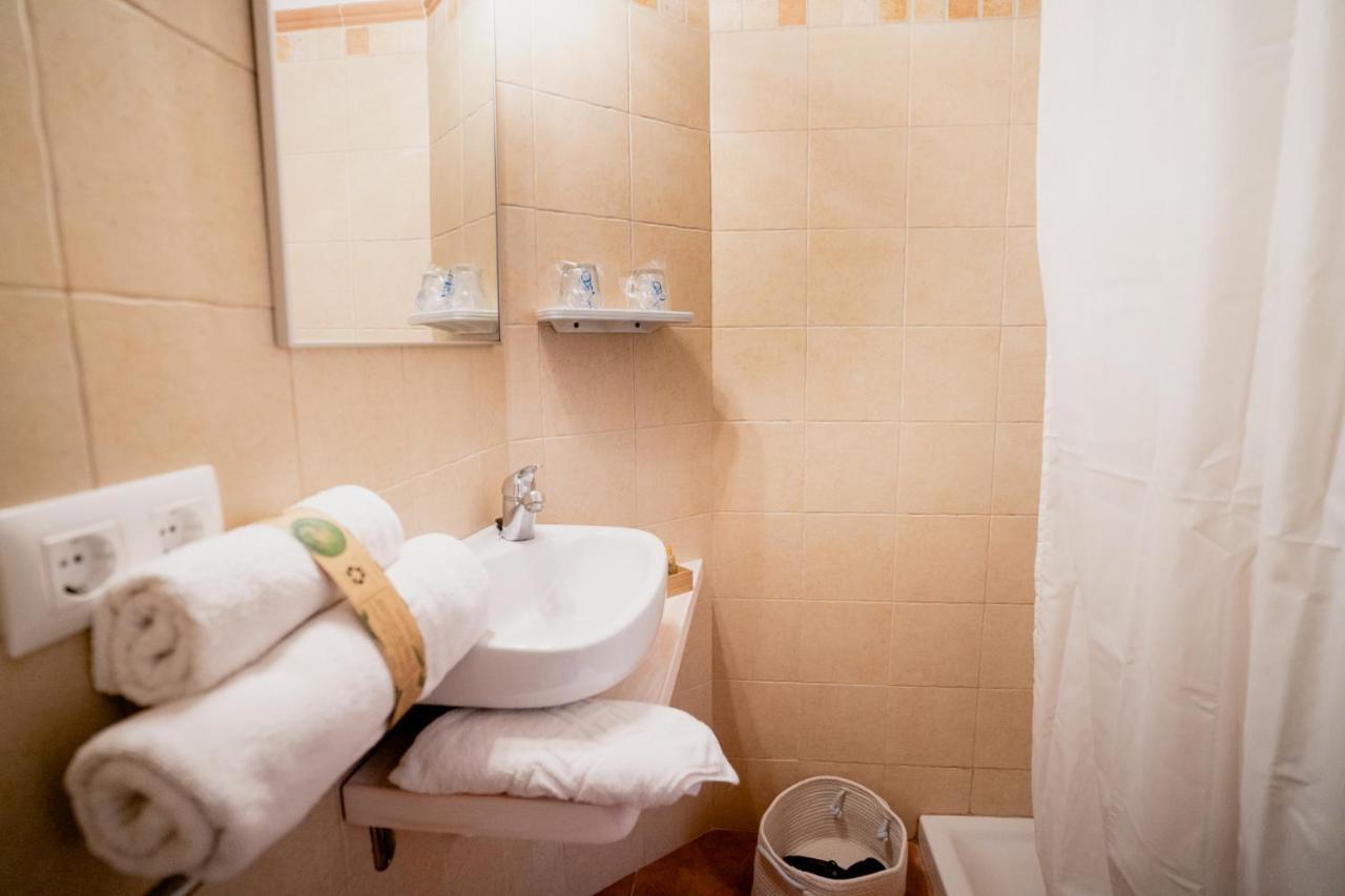 Hostal Sa Posada Set Cales Сьюдадела Экстерьер фото